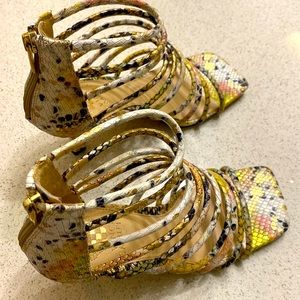 These are too small for my fat feet lol, they are Vince Camuto and a size 7